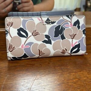 Kate Spade purple and tan floral slim bifold wallet, excellent condition!!